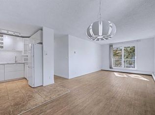 5601 W Dalton Dr NW #402C, Calgary, AB T3A 2E2