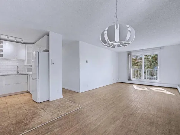 5601 W Dalton Dr NW #402C, Calgary, AB T3A 2E2