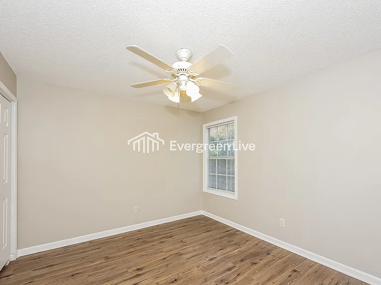 217 Autumn Woods Dr — Photo 7