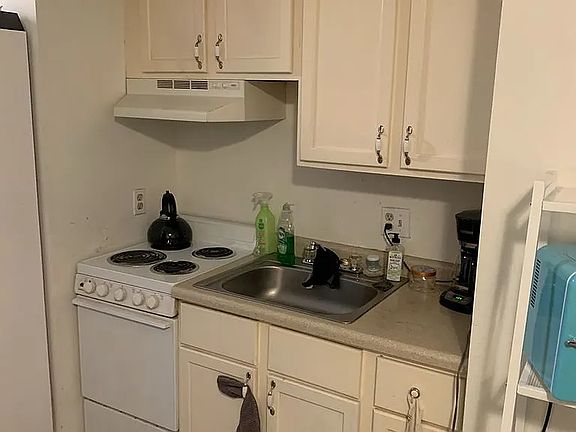 4th image of 303 E Smith Ave
