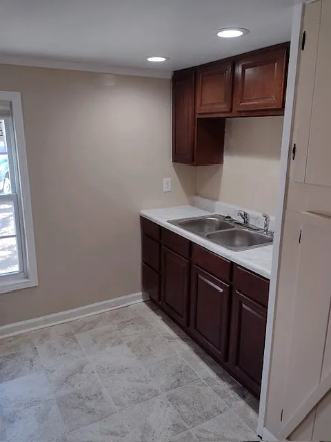 2 bed, 1.0 bath, $950 — Photo 4
