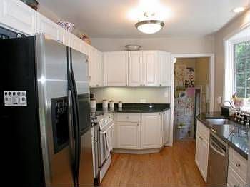 3rd image of 611 Rosewood Ave