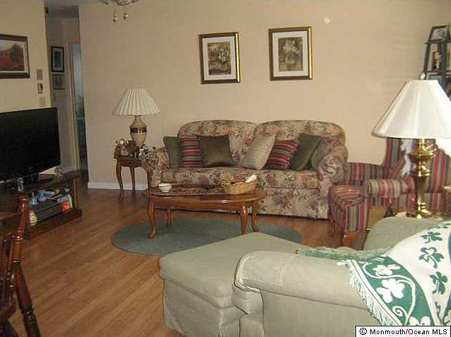 2nd image of 28 Edinburgh Lane #B