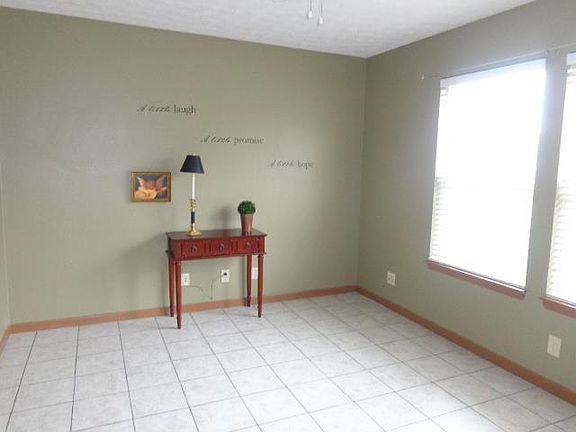 5th image of 312 Trowbridge Dr