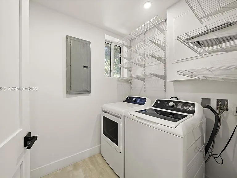 3166 Royal Palm Ave — Photo 29