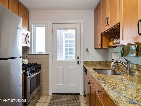 4th image of 3701 N Shore Ave