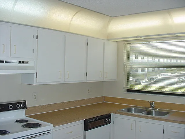 1290 SE Parkview Pl — Photo 2