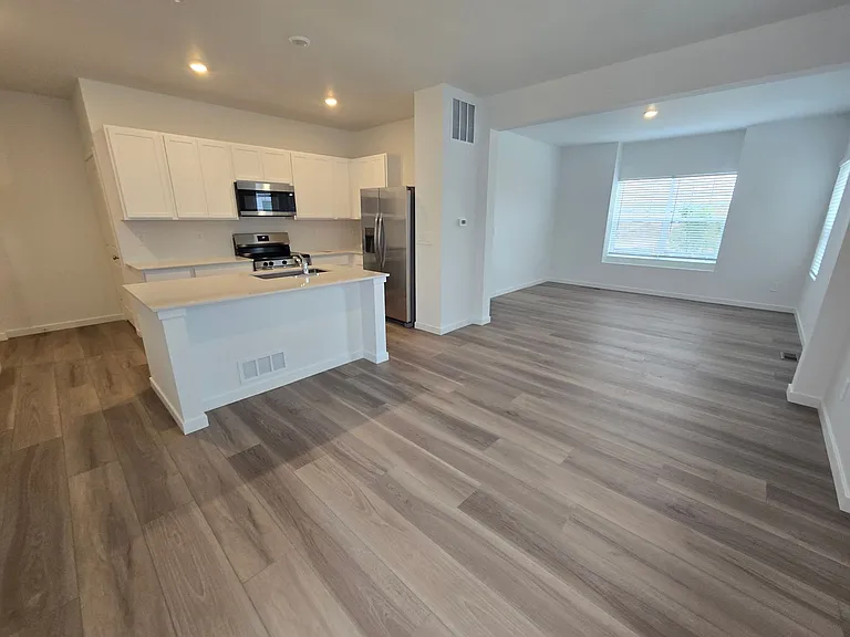 15274 Clayton St — Photo 8