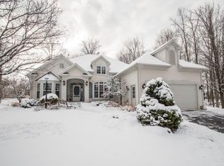 163 New Tudor Rd, Pittsford, NY 14534