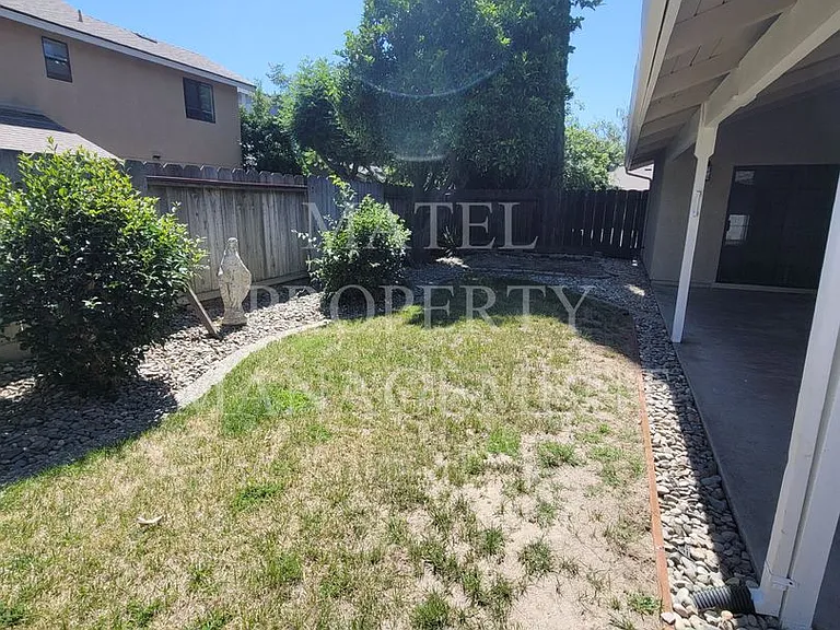 2516 Walnut Grove Way — Photo 24