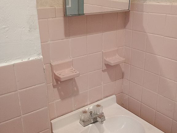 Bathroom sink