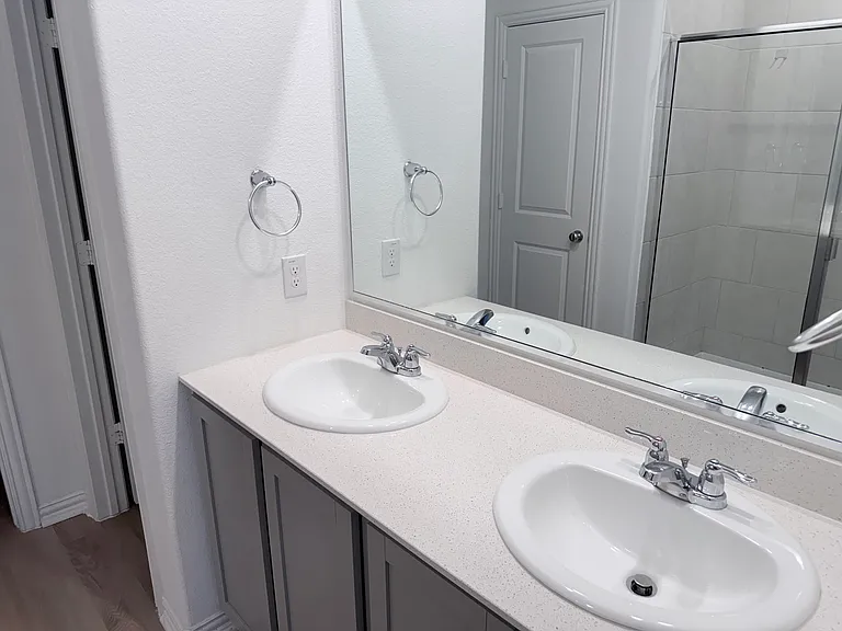 1833 Lake Grove Dr — Photo 18