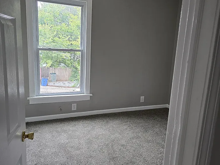 1147 Demphle Ave — Photo 9