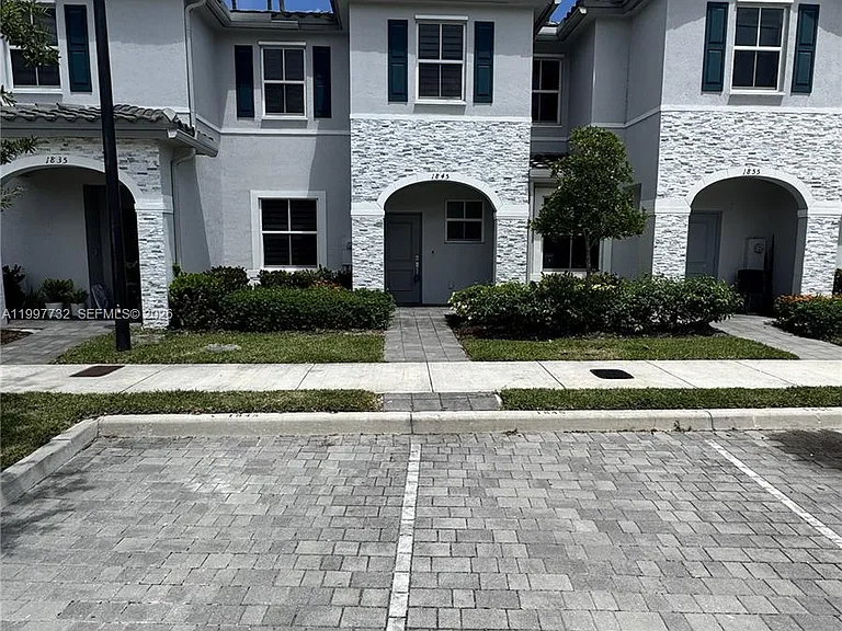 1845 SE 27th Rd #0 — Photo 3