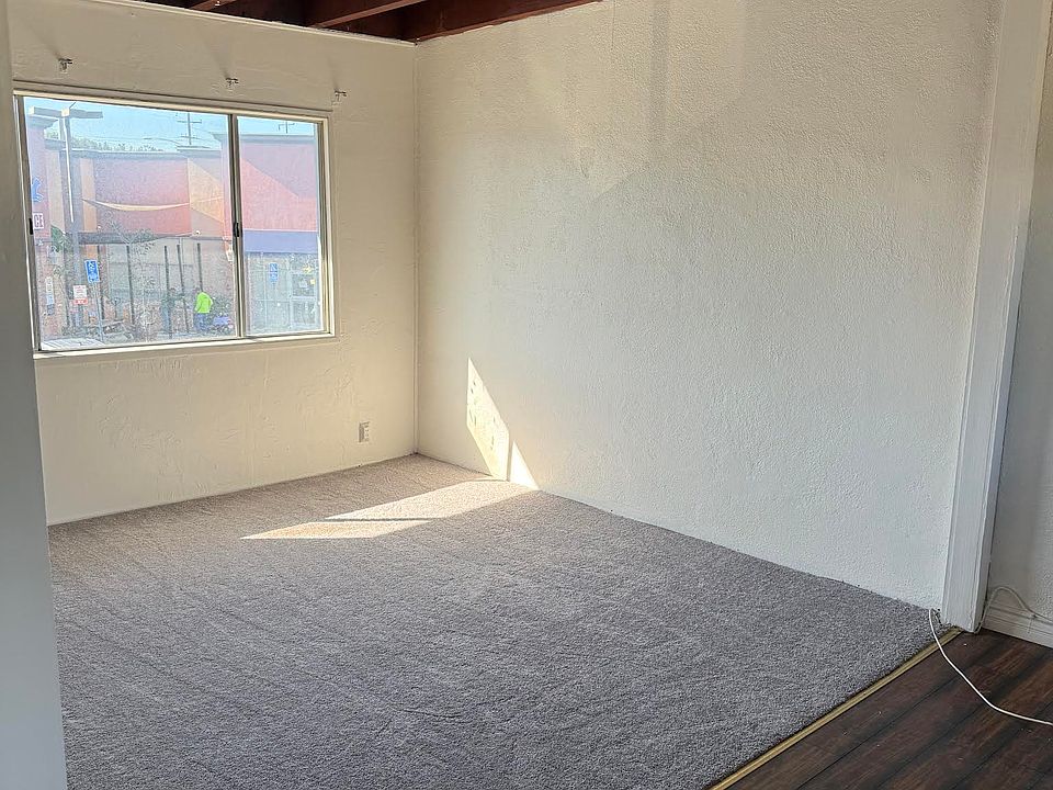 1st image of 2208 N Lakewood Blvd APT 2
