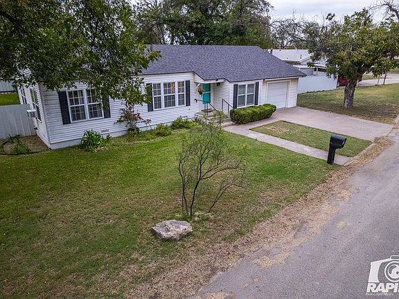 3rd image of 204 Bluebonnet Dr