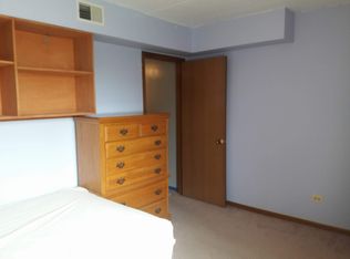 4219 W 76th St APT 207, Chicago, IL 60652