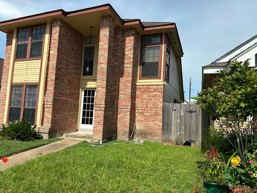 3 bed, 2.5 bath, 1423 sqft, $2,000 — Photo 1