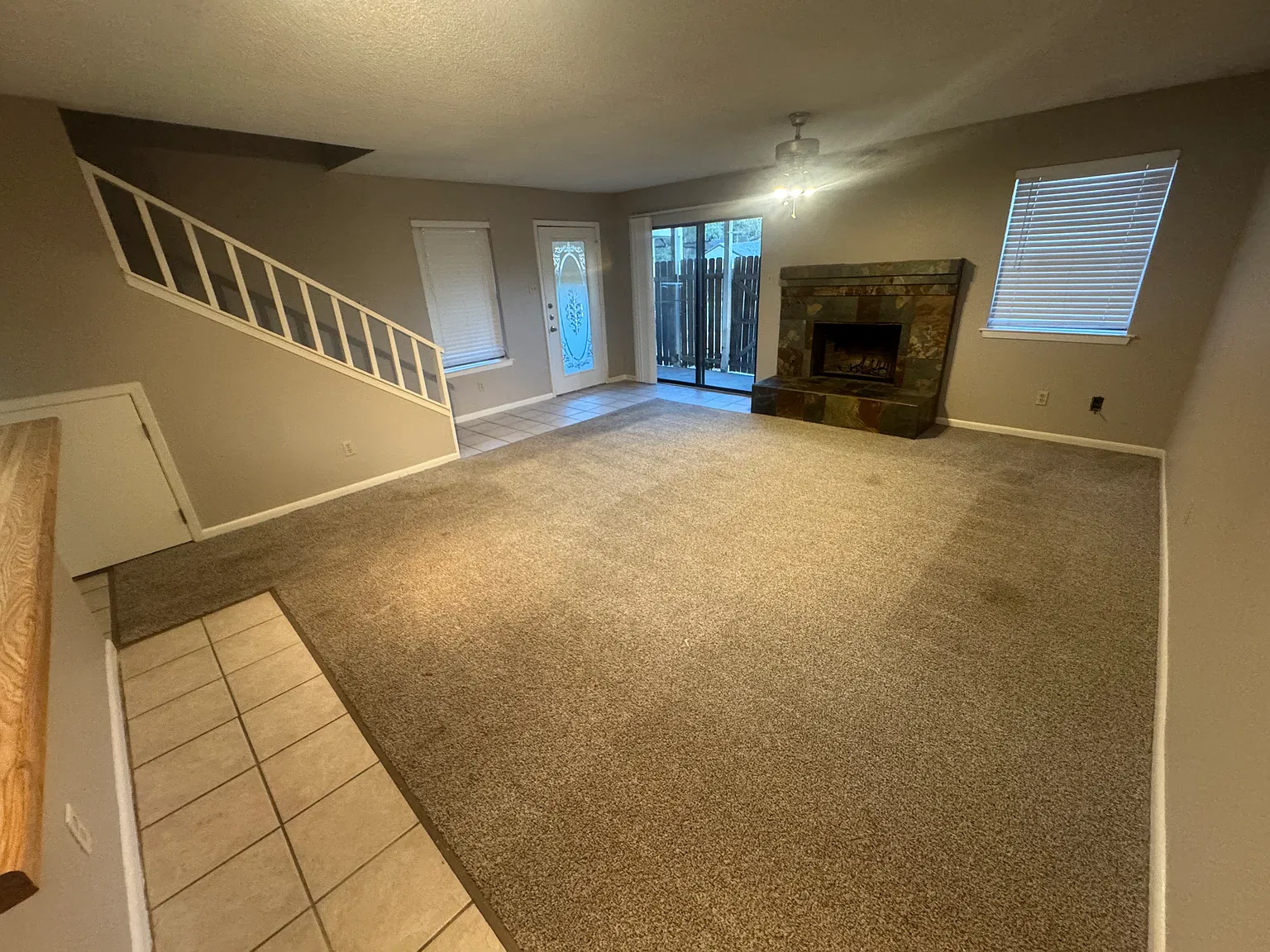 2 bed, 2.5 bath, 2212 sqft, $1,595 — Photo 4