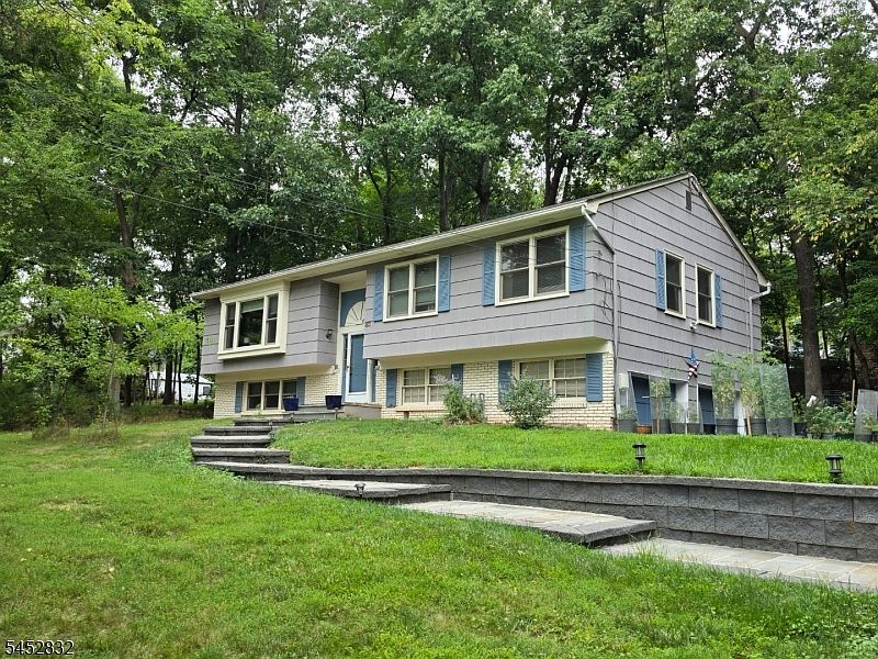 1st image of 154 Hillside Ave