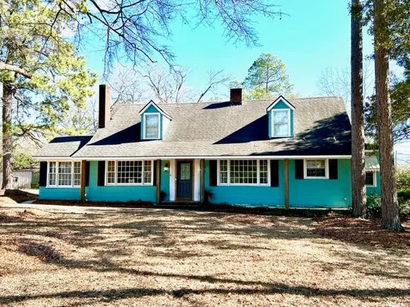 41 Church St, Summerton, SC 29148