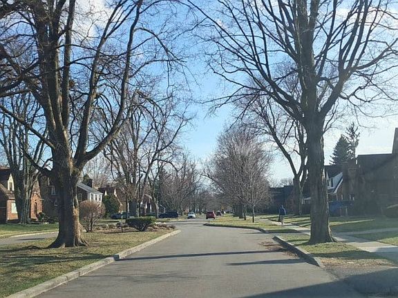 4th image of 15042 Artesian St