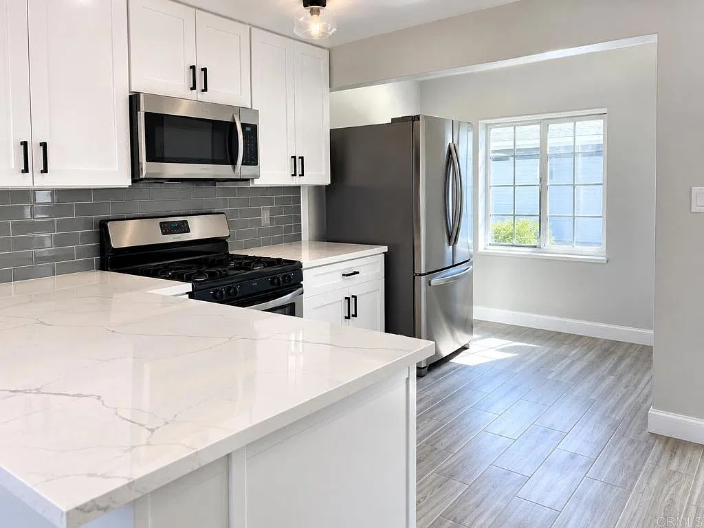 3 bed, 1041 sqft, $4,400 — Photo 4