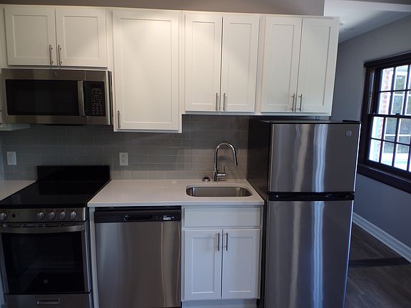 5th image of 70 Harvard Pl APT 206