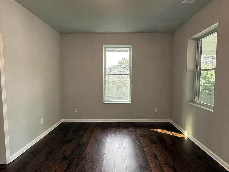 312 Kingston Ave NE — Photo 4