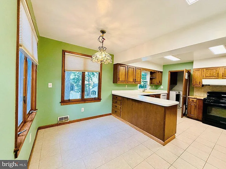 907 Heron Dr — Photo 10