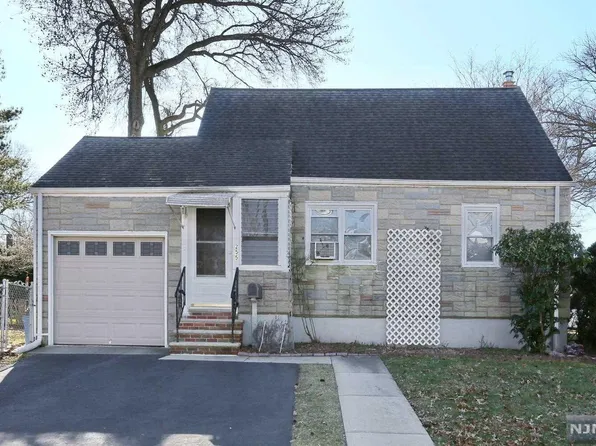 255 Grant Ave, Dumont, NJ 07628