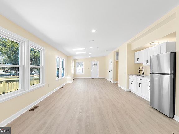 5th image of 1349 Yorktown Rd