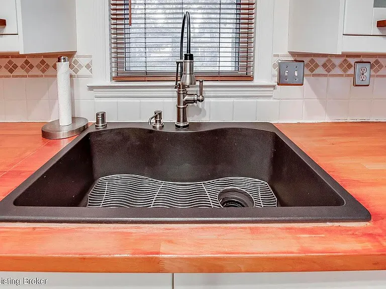 705 Marquette Dr — Photo 7