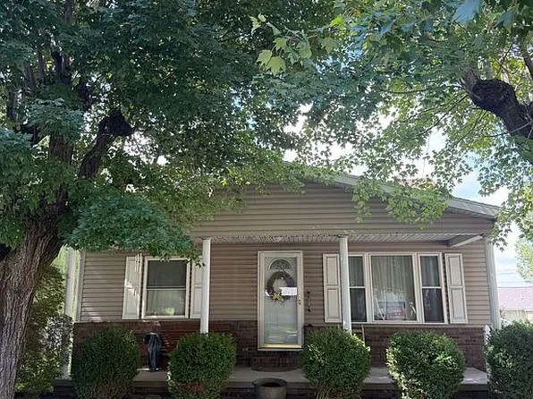 219 W Trusler St, Oakland City, IN 47660
