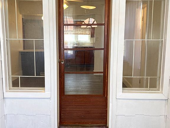 3rd image of 324 Sumner St