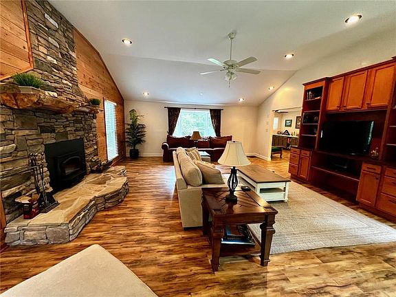 3rd image of 1319 Henry Evans Rd