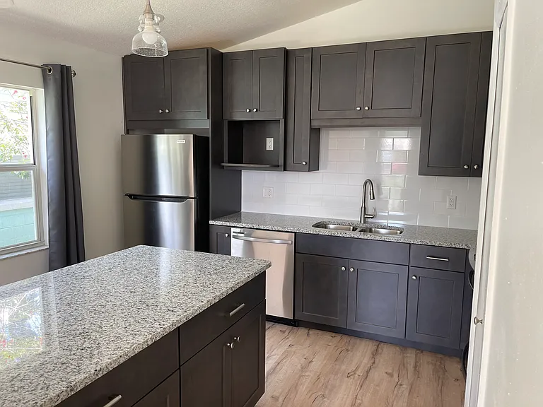 2829 S Brown Ave — Photo 4