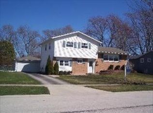 315 N Morris Dr, Palatine, IL 60074