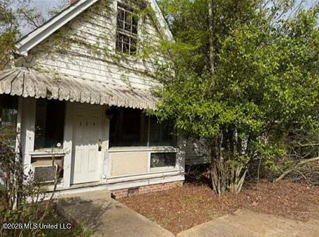 1st image of 256 W Main St