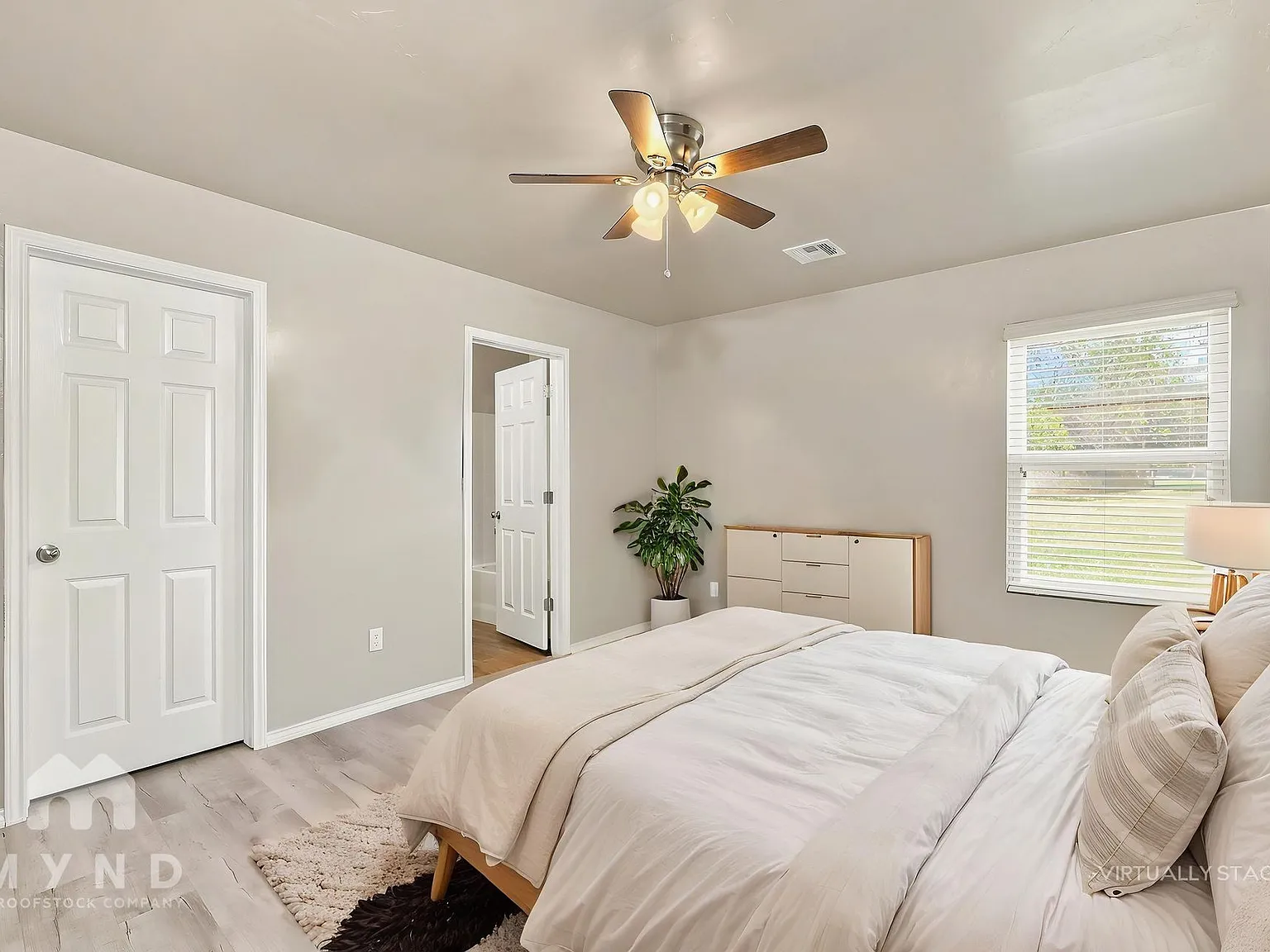3 bed, 2.0 bath, 1355 sqft, $1,615 — Photo 4
