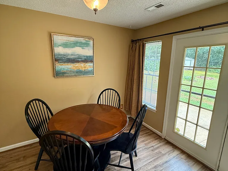 405 Whispering Ln — Photo 8