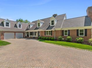 8003 N Beach Dr, Fox Pt, WI 53217