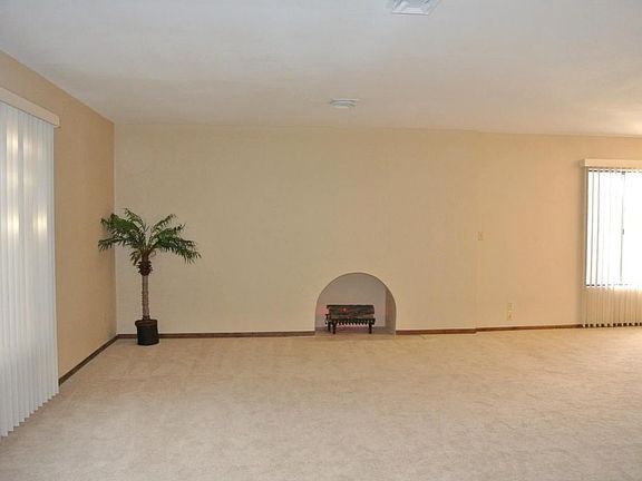 4th image of 256 Locust Ln
