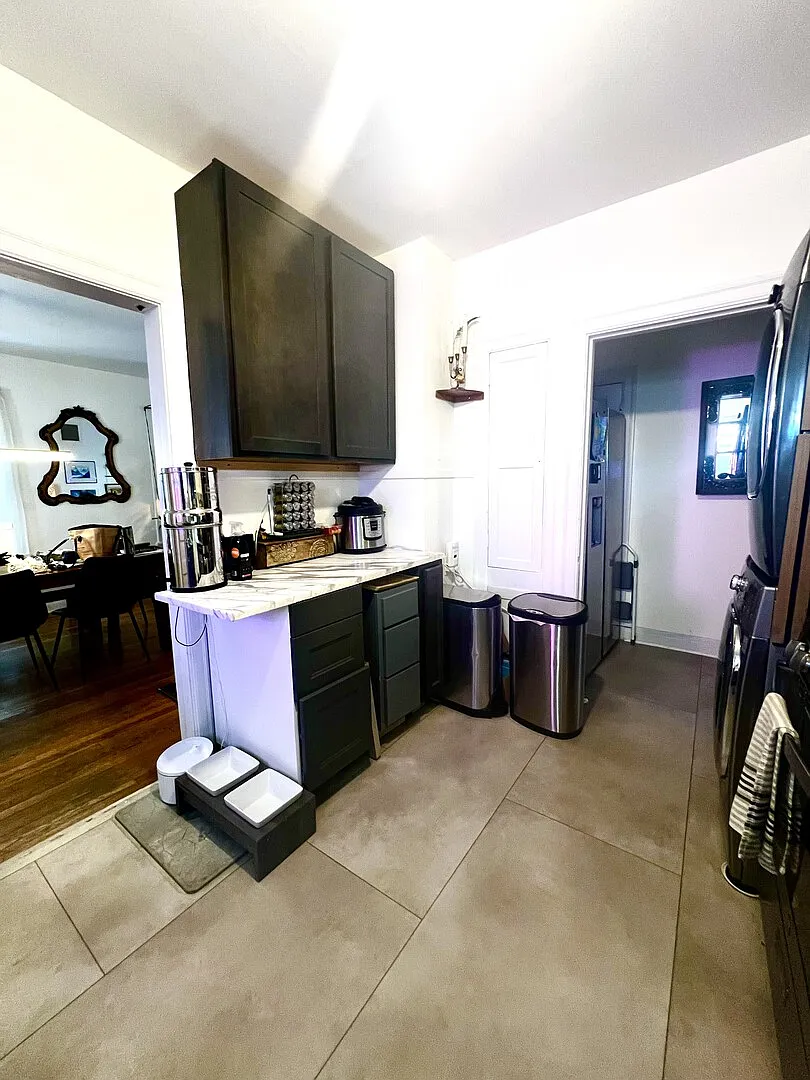 Furnished Charming Home in Tree Paradise Travis Heights — Photo 2