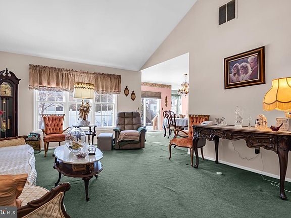 5th image of 160 Spinnaker Ave