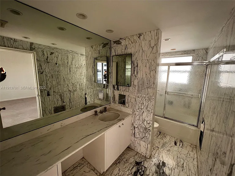 200 Ocean Lane Dr — Photo 6