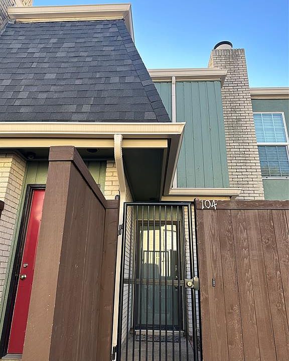 1st image of 2725 Hood St APT 104