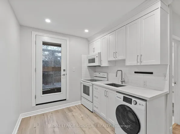 233 Greenwood Ave #2, Toronto, ON M4L 2R4