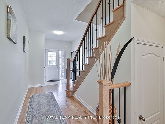 3rd image of 1246 Peelar Cres