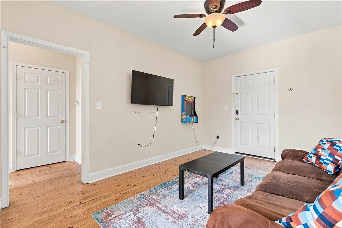 2 bed, $1,950 — Photo 4